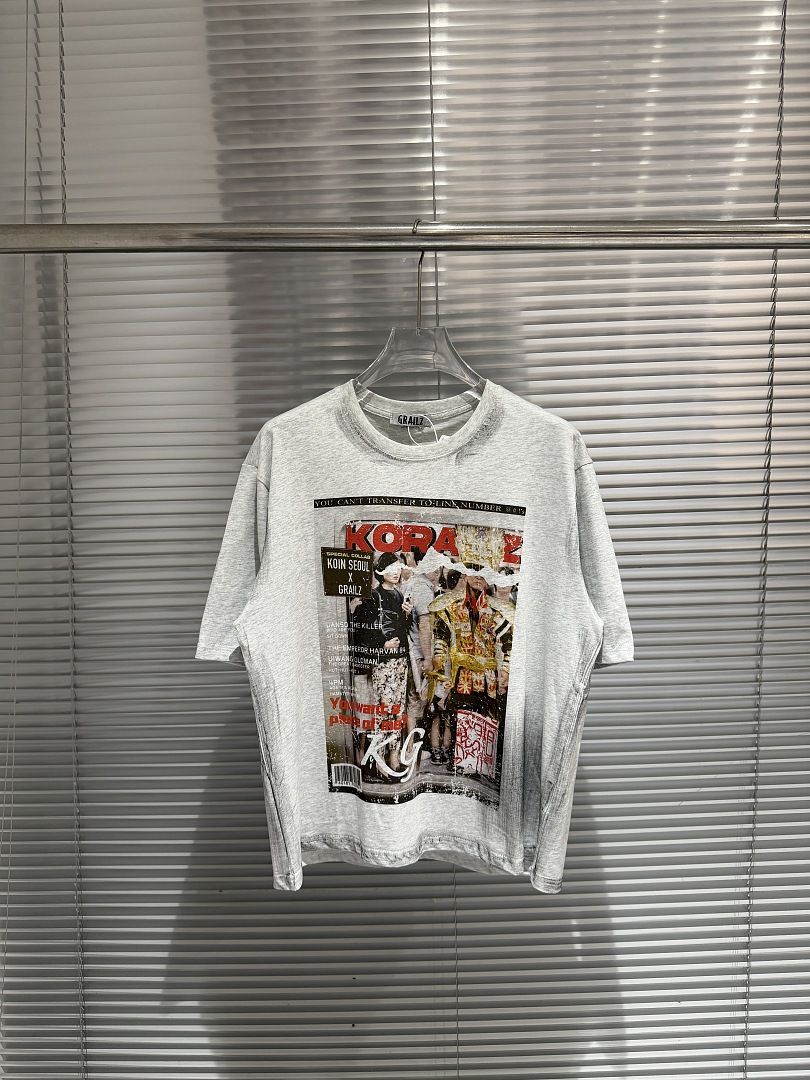 Streetwear Brand Magazine - เสื้อยืดพิมพ์ลายวินเทจสไตล์สตรีทแวร์ แขนสั้นทรงโอเวอร์ไซส์ ลุคย้อนยุคแบบทำสีซีดขาดๆ ลายโปสเตอร์นิตยสารแฟชั่นฤดูร้อนปี 2026